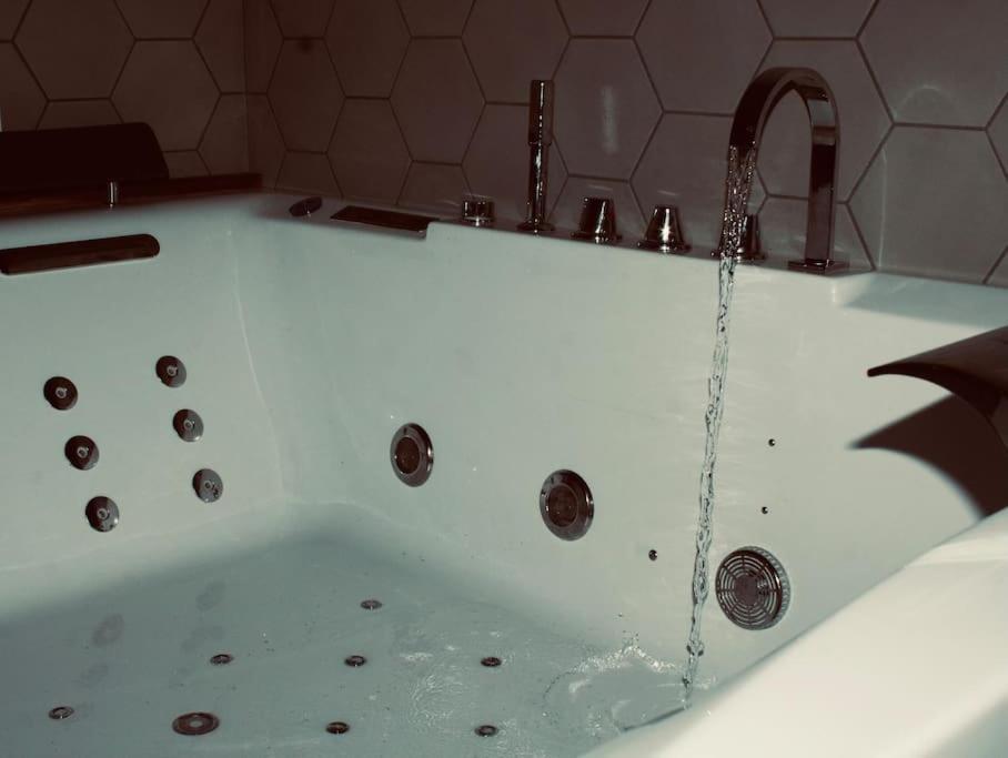 Superbe Appartement Avec Jacuzzi Et Jardin Prive Marlhes المظهر الخارجي الصورة